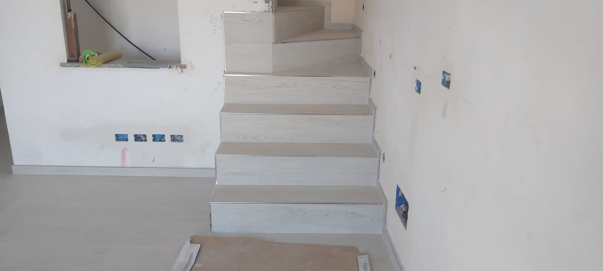 Scala interna rivestita — Scale e rivestimenti realizzato da Balducci Manutenzioni