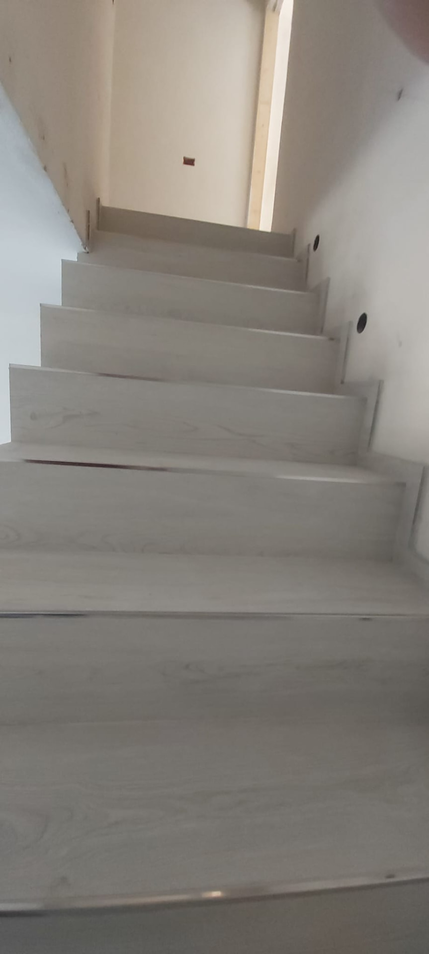 Rampa interna rifinita — Scale e rivestimenti realizzato da Balducci Manutenzioni